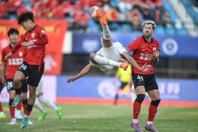  清晨欧冠焦点战；成都蓉城远射贴柱；引发热议；资深球员宣示担当